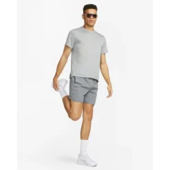 Nike Dri-Fit Uv Miler T-Shirt Men -Hardlopen Gerelateerd nike dri fit uv miler t shirt men 2000x2000 249584