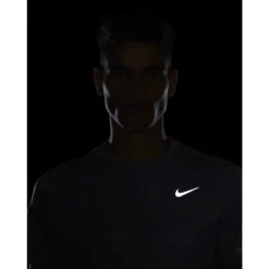 Nike Dri-Fit Uv Miler T-Shirt Men -Hardlopen Gerelateerd nike dri fit uv miler t shirt men 2000x2000 249586