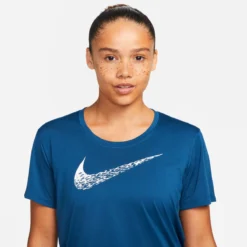 Nike Swoosh Run Shirt -Hardlopen Gerelateerd nike swoosh run shirt 2000x2000 234778